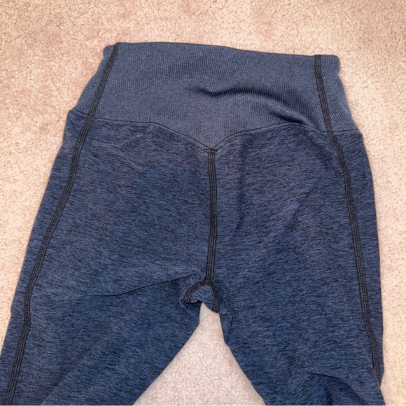 Navy High-Waisted Alo Leggings - Picture 6 of 6